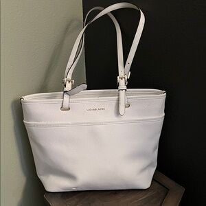 🛑 1 hour sale. Michael Kors, Winston, White pebbled leather, Tote Bag